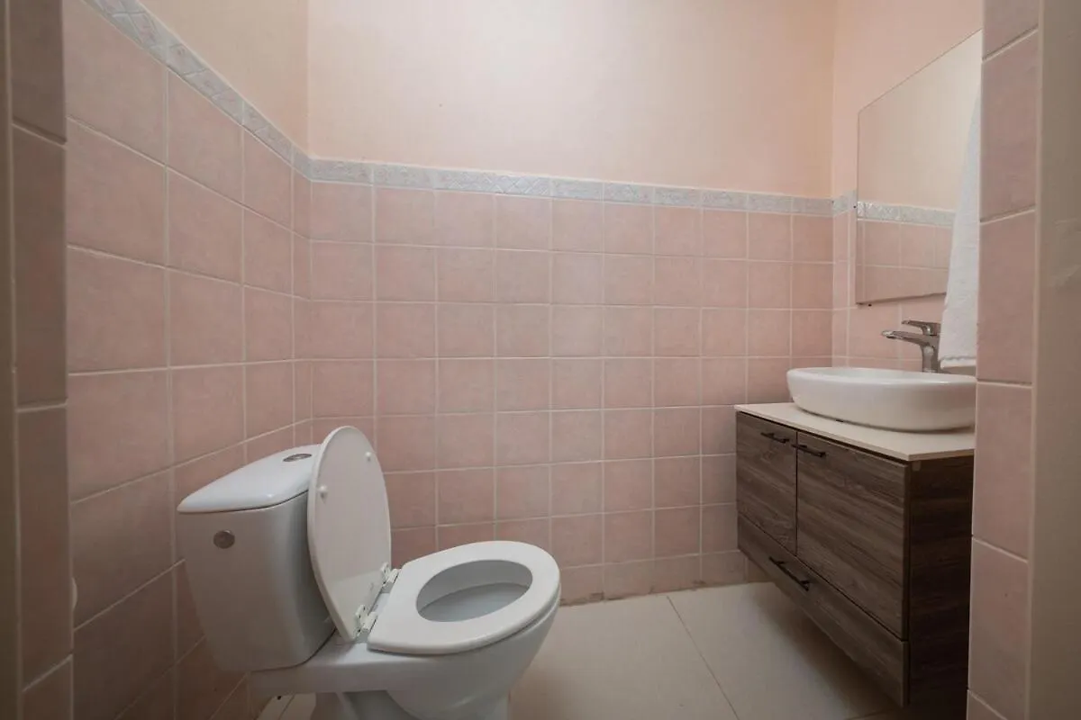 Spacious Villa W Private Pool Near 威廉斯塔德