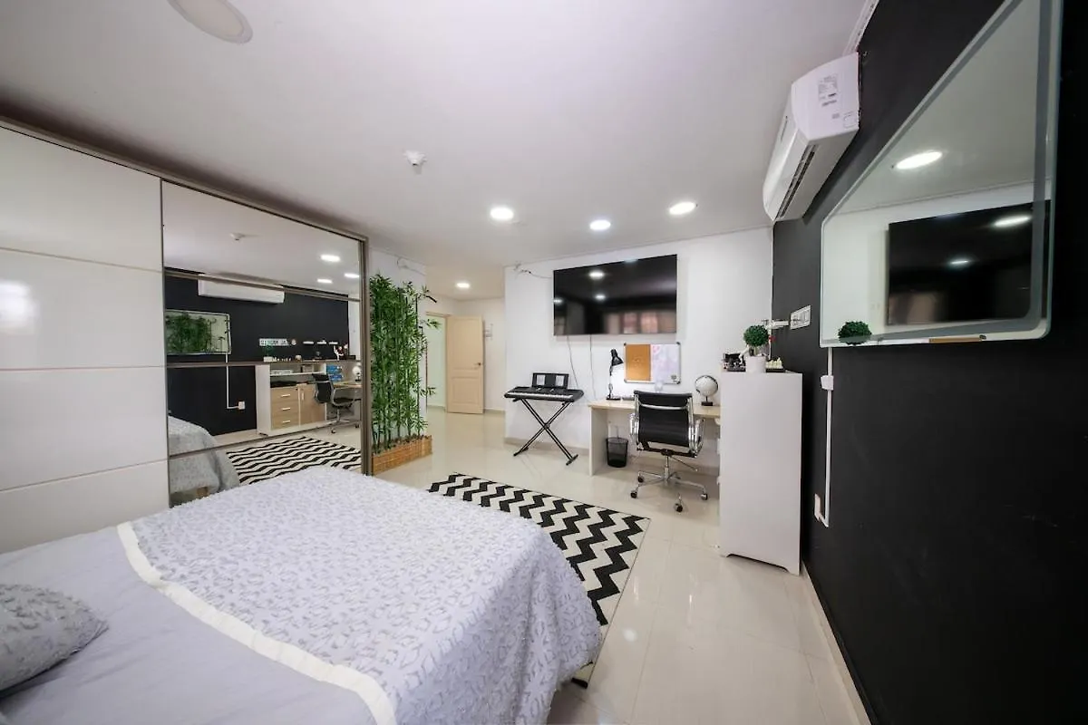 Spacious Villa W Private Pool Near 威廉斯塔德