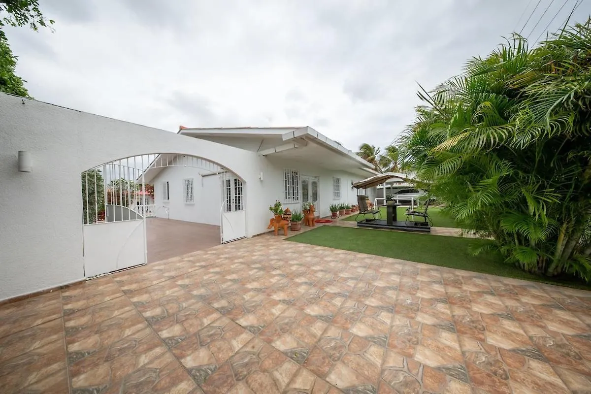 Spacious Villa W Private Pool Near 威廉斯塔德